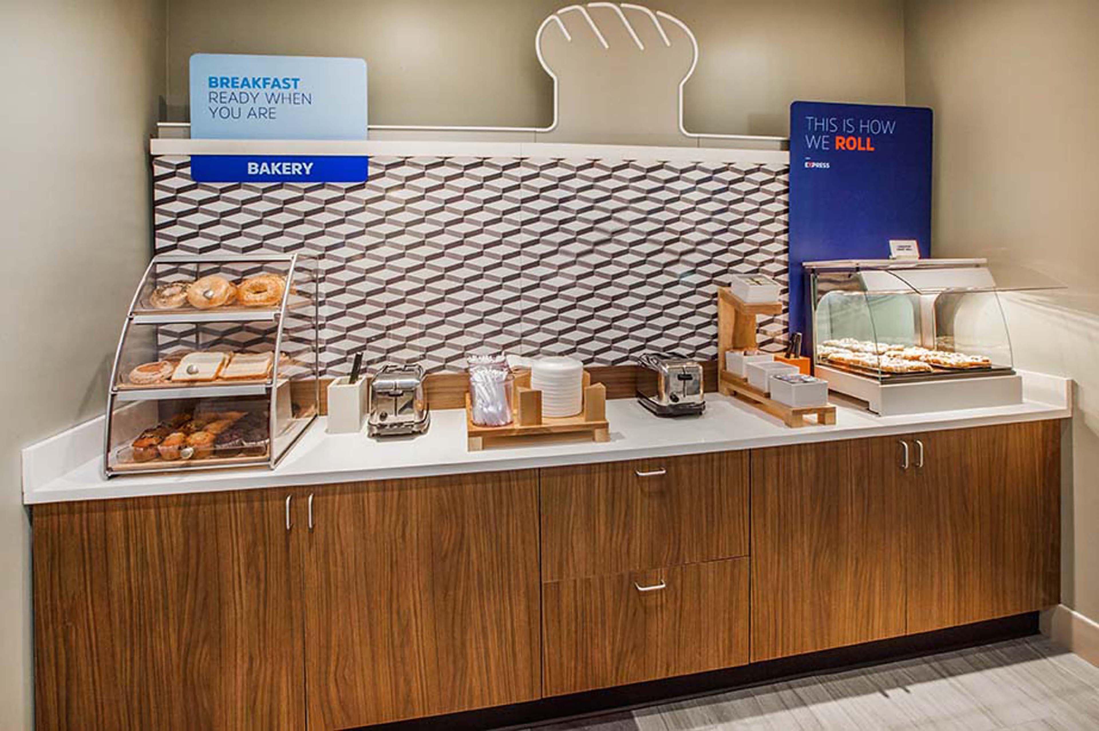 Holiday Inn Express & Suites Ithaca By Ihg Εξωτερικό φωτογραφία