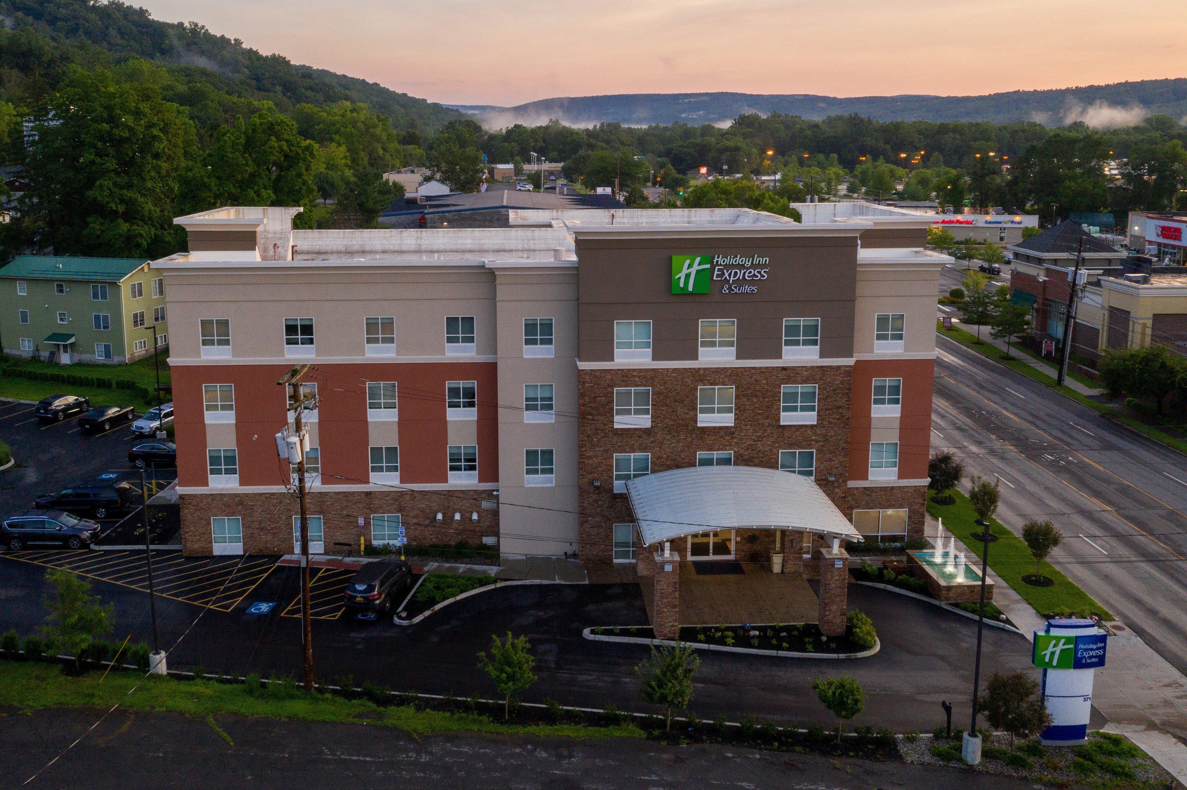 Holiday Inn Express & Suites Ithaca By Ihg Εξωτερικό φωτογραφία
